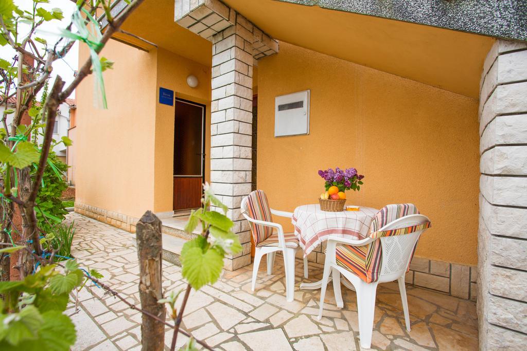 Apartments Nela Pula Exterior photo